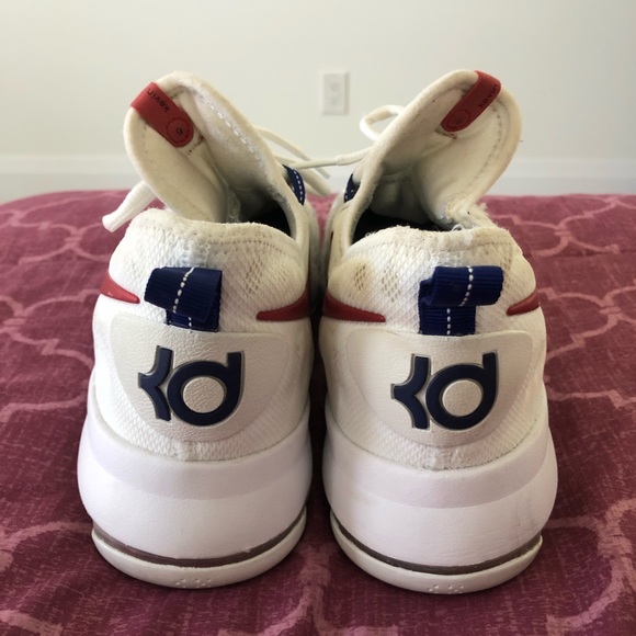 Kevin Durant basketball shoes, boys size 7y US - Picture 4 of 5